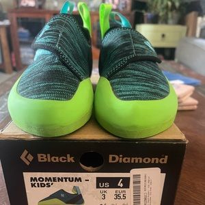 Black diamond momentum kids US size 4 rock climbing shoes